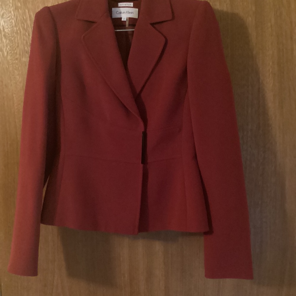 Skirt suit